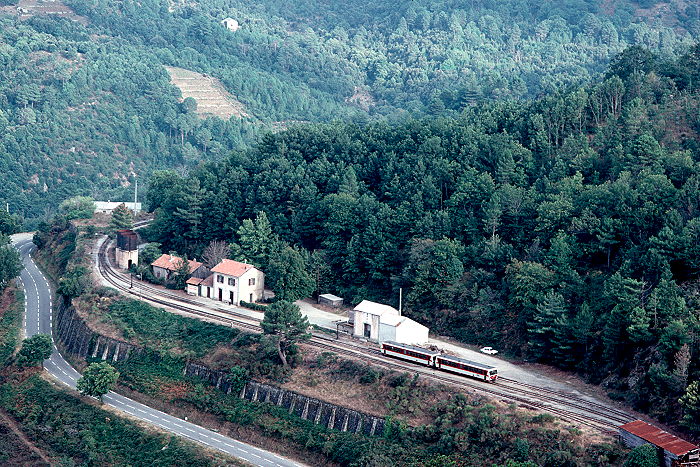 http://www.eisenbahnfotograf.de/ausland/cfc/i850115.JPG