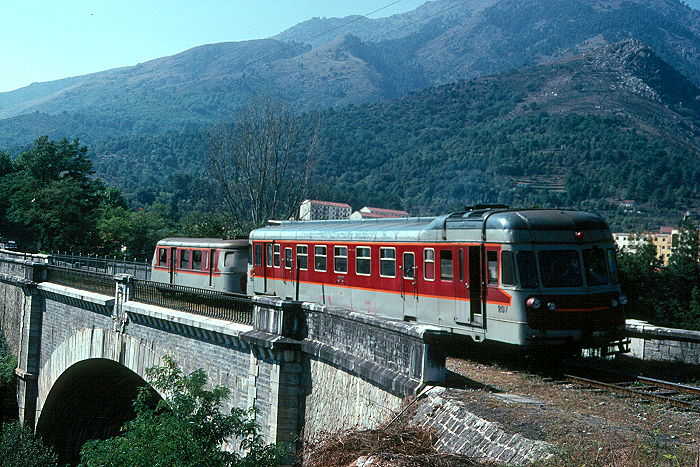 http://www.eisenbahnfotograf.de/ausland/cfc/i850119.JPG