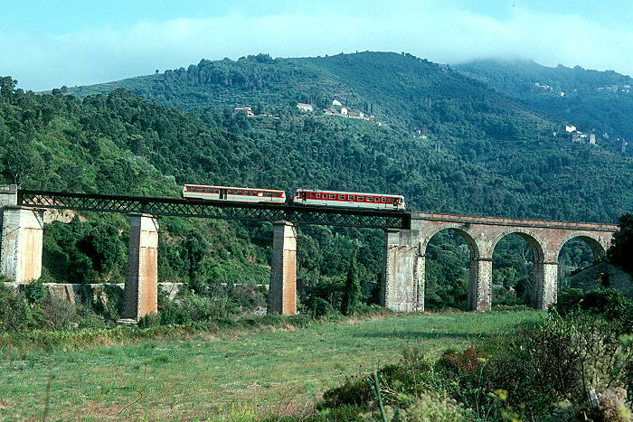 http://www.eisenbahnfotograf.de/ausland/cfc/i850121.JPG