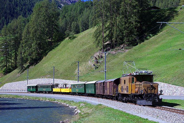 http://www.eisenbahnfotograf.de/ausland/rhb/IMGP5514.jpg