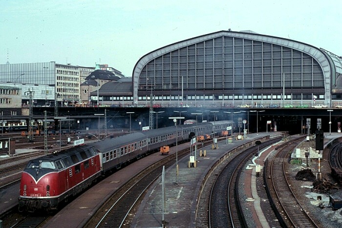 http://www.eisenbahnfotograf.de/dbdiesel/galerie220/I1020124.jpg