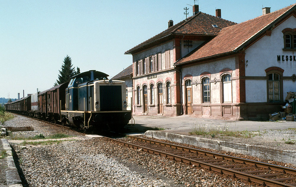 https://www.eisenbahnfotograf.de/datei/August%201986/1240241%20DB%20212193%20Messkirch%207.8.86.jpg